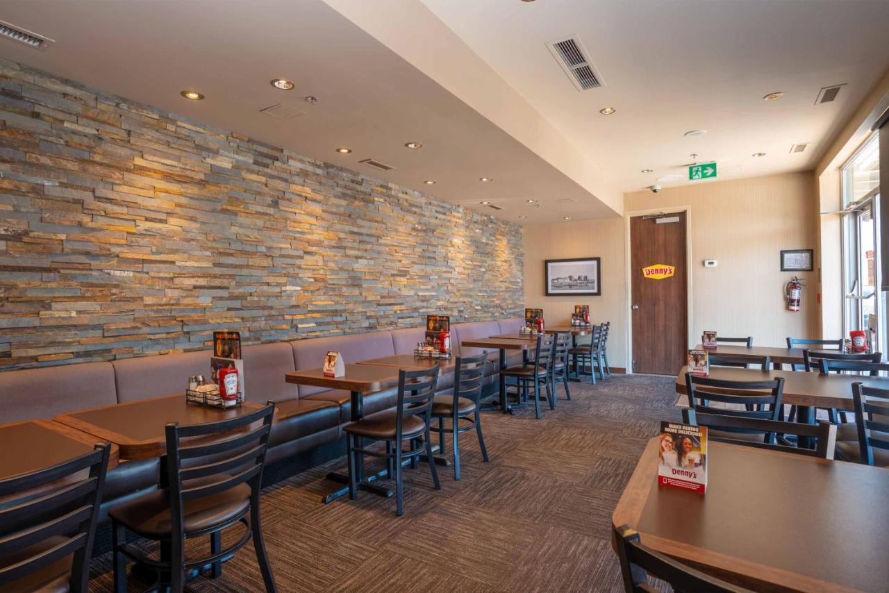 Sandman Signature Mississauga Hotel Exterior foto